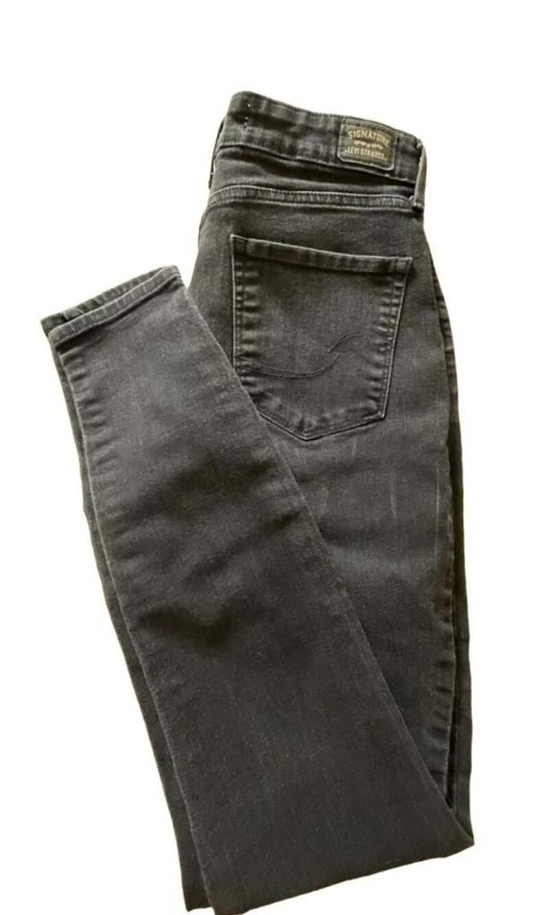 Signature by Levi Strauss & Co. High Rise Skinny Size 10L W30 L32 Black Jeans